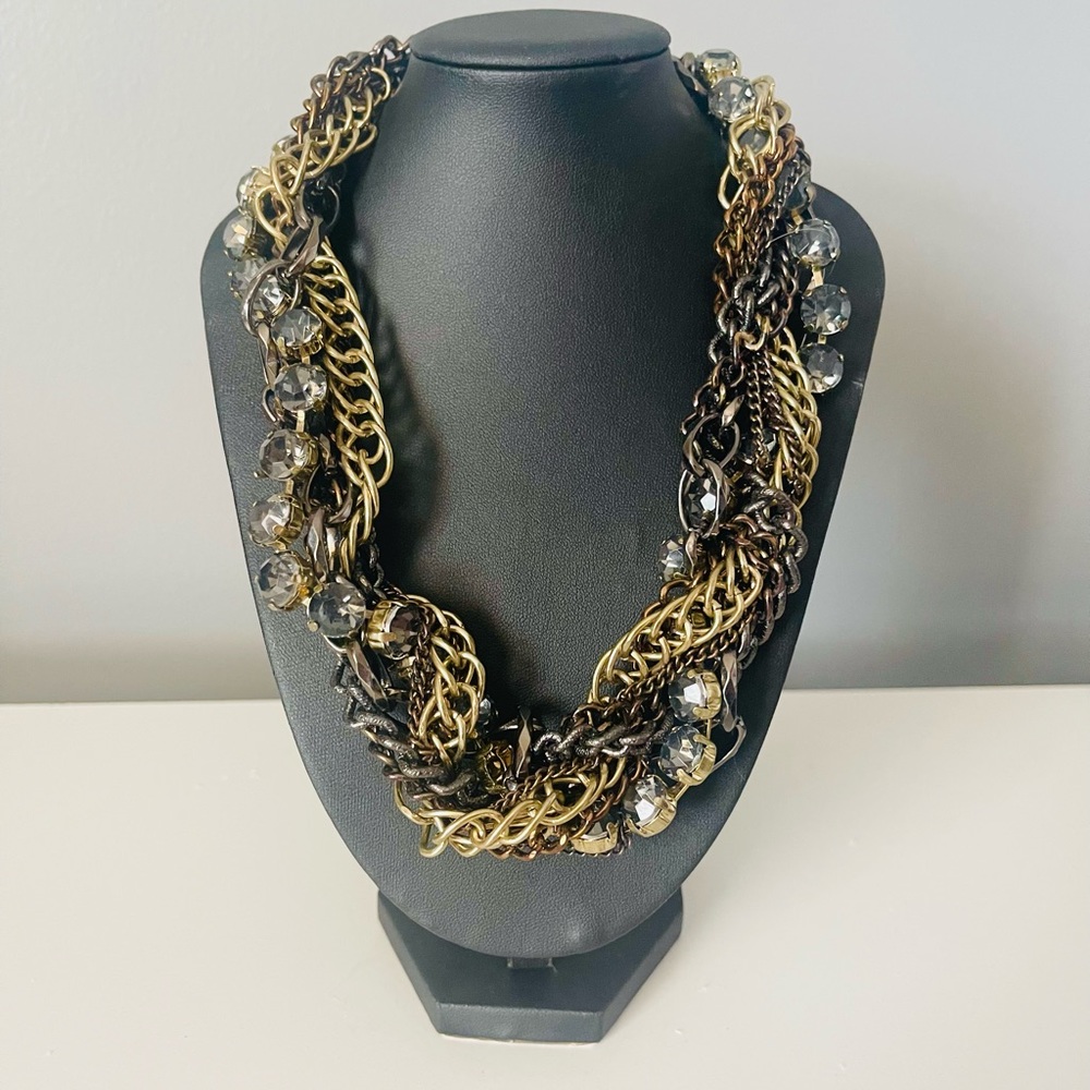 Twisted chains necklace